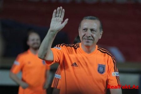Türkiyə prezidenti təyyarədə futbol izlədi