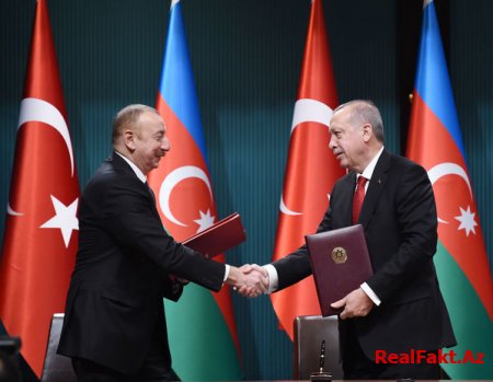 Azərbaycan-Türkiyə sənədləri imzalanıb 