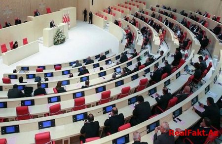 Gürcüstan parlamenti hökumətin yeni tərkibini təsdiq edib