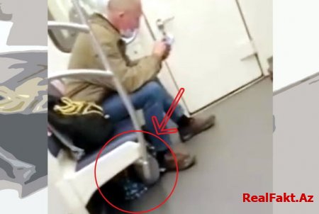 Rusiyalı kişi rahat oturmaq üçün uşağını metro vaqonunda oturacağın altına saldı - VİDEO
