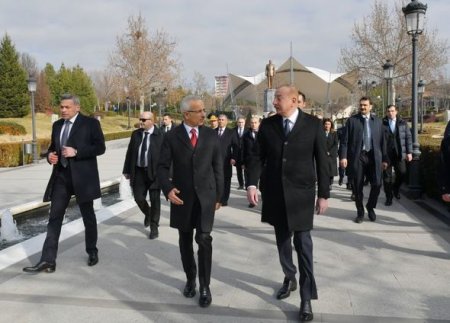 İlham Əliyev Ankarada Heydər Əliyevin abidəsini ziyarət edib - FOTO